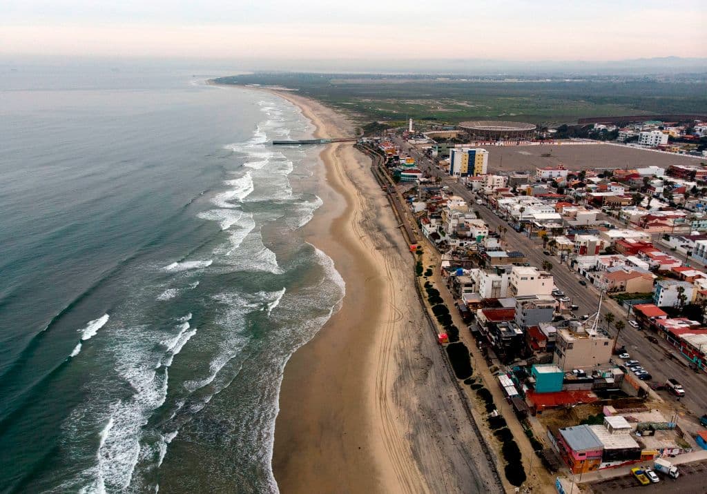 Aquí una imagen de la playa de Tijuana, muy diferente a como acostumbramos verla.