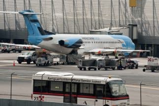 El aeropuerto de Benito Juárez tiene dos pistas de despegue y aterrizaje y una capacidad de transporte de 30 millones de pasajeros anuales.