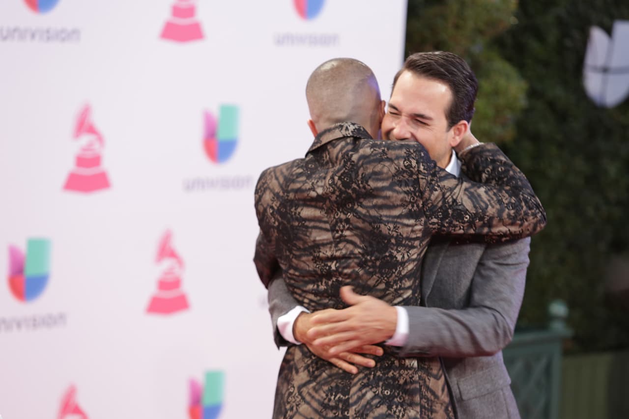 Yandel saludó muy cariñoso a Carlitos.