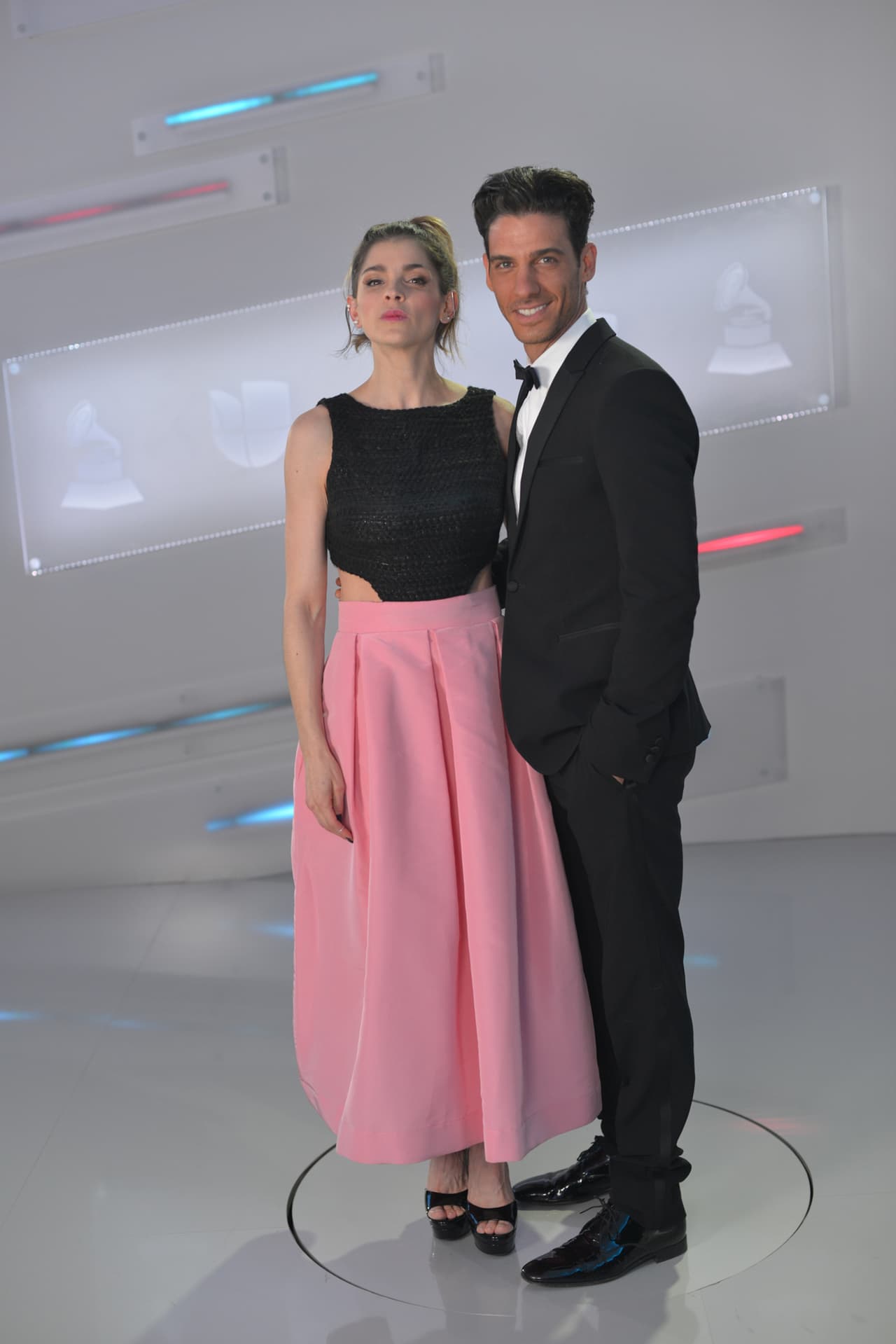 Erick Elías fue con Irene Azuela, estrellas de 'El hotel de los secretos'.