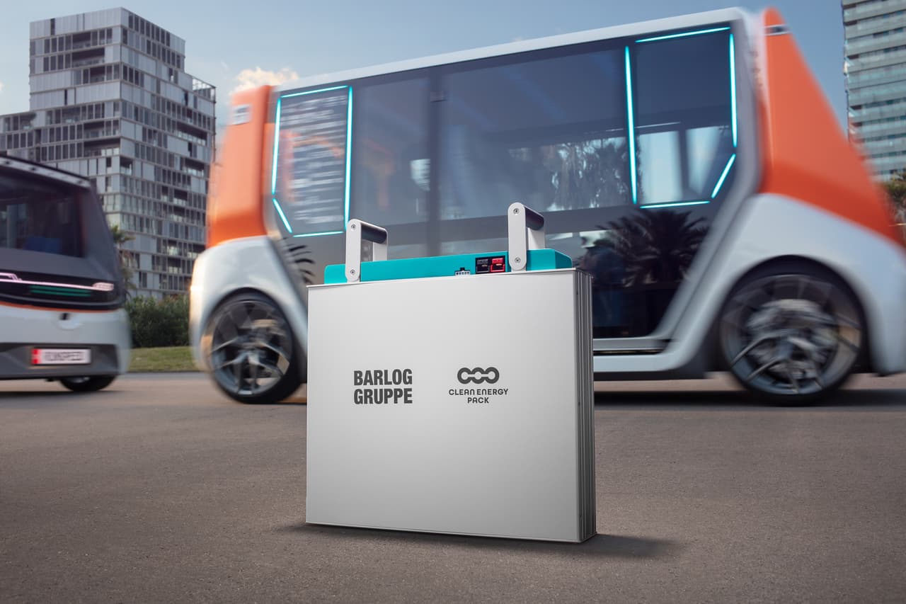 “Este prototipo incorpora tecnologías y componentes avanzados de una red de compañías de primer nivel de todo el mundo asociadas a este proyecto”, afirma su creador. Las baterías “eléctricas modulares y con enfriamiento optimizado, son independientes, por lo que el ‘pod’ (carrocería) y el ‘skateboard’ (chasis), pueden recargarse por separado”, añadió.