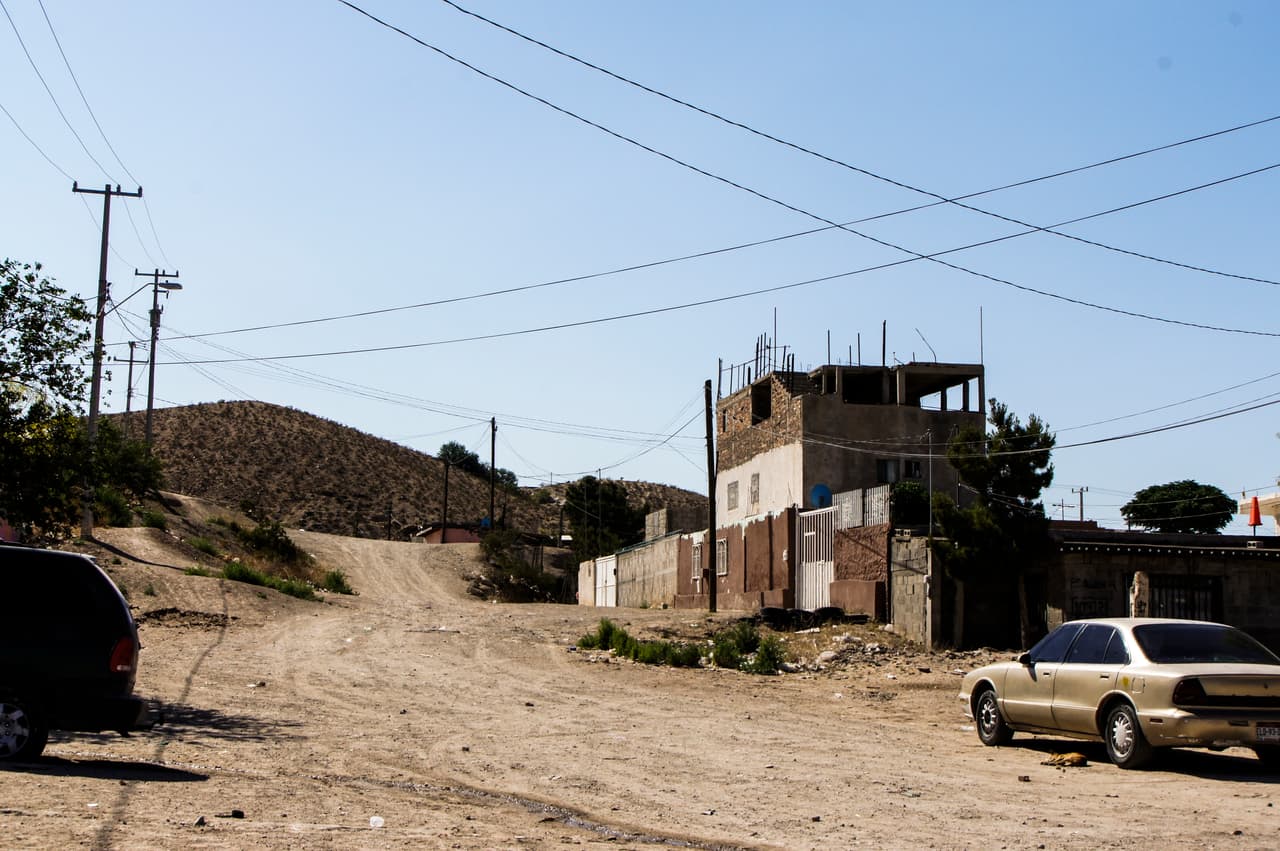 The border fence is located next to Anapra, one of the poorest neighborhoods in Ciudad Juárez, Mexico. Photo: Estephani Cano.