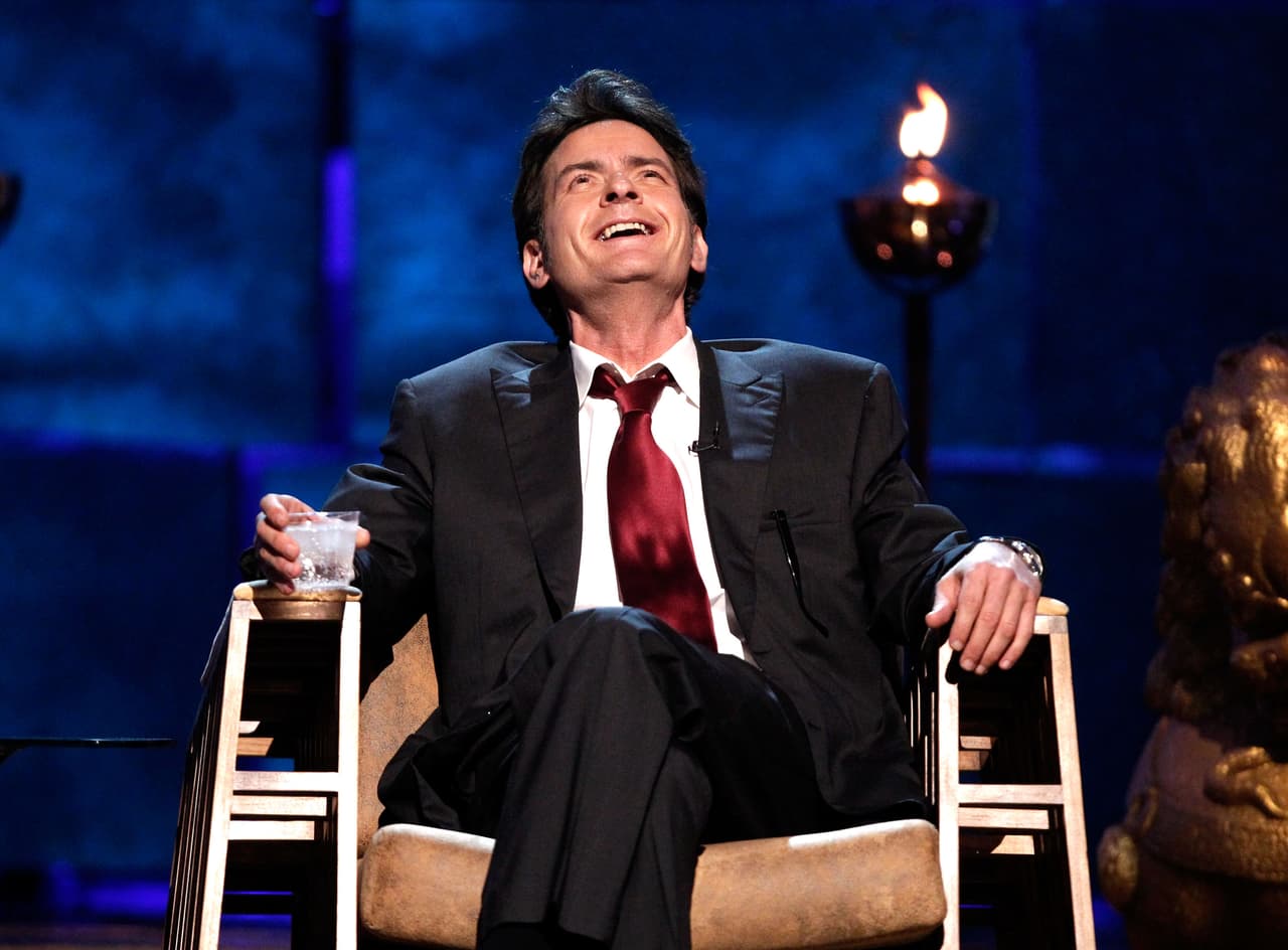 "Querido Dios, que el próximo sea Trump", pide Charlie Sheen tras las muertes de Fisher y Reynolds