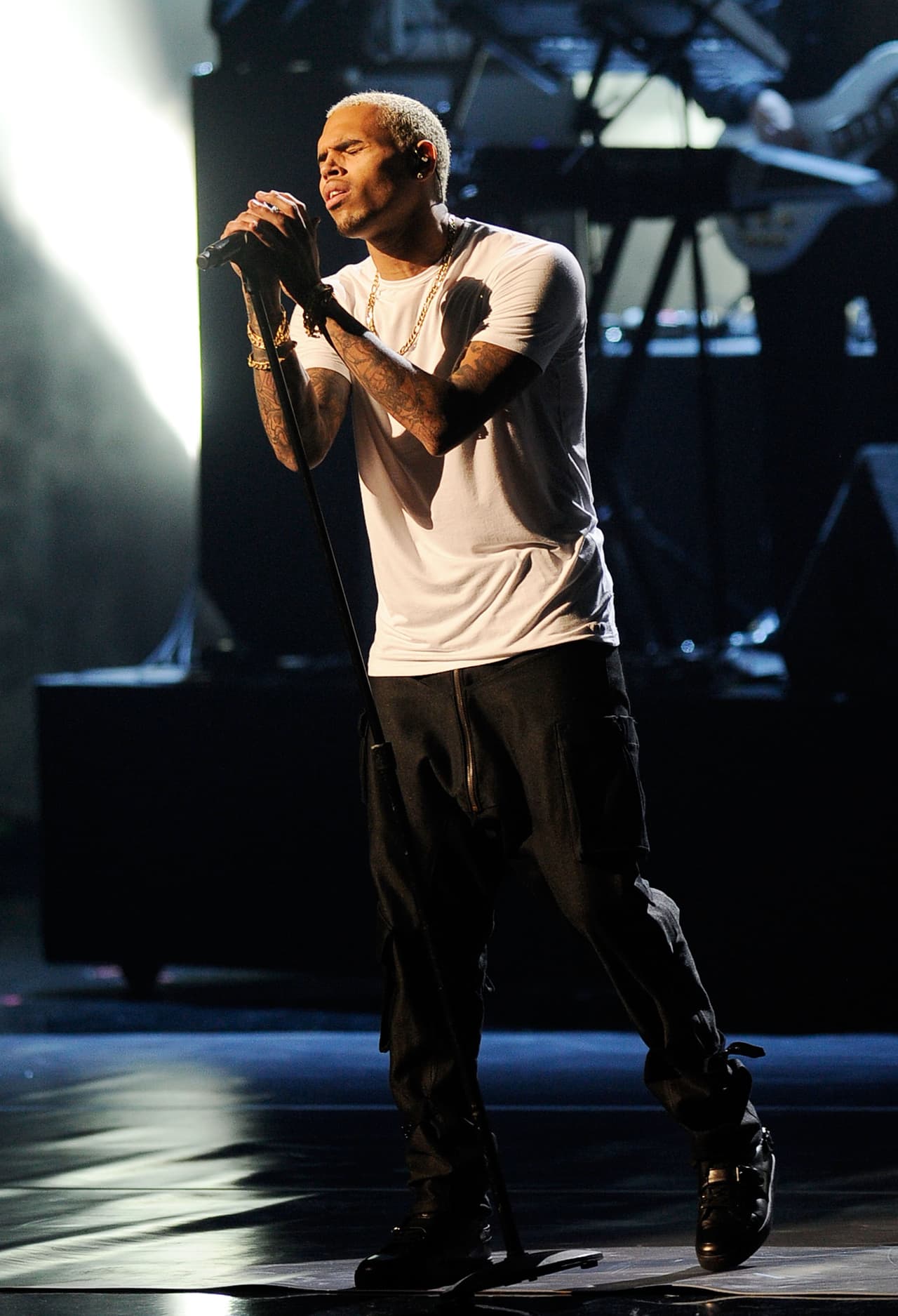 Después del incidente, Brown se dio a la fuga y se sabe que no portaba su licencia de conducir.