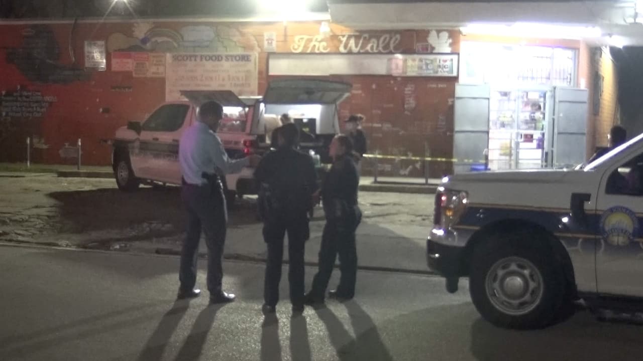 Muere un hombre y otro resulta herido tras balacera dentro de una tienda en Houston
