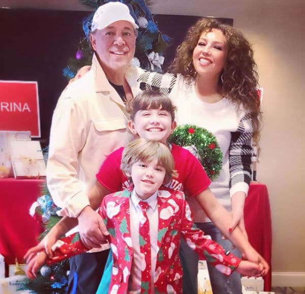 "Él y mi Sabrina, junto con mi Tommy Mottola me dieron la fuerza para salir adelante y entender que la vida sigue y que la fe es imperdible, cuando hay amores tan grandes".
<br>