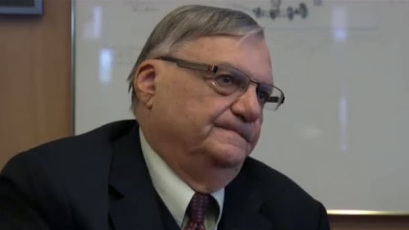 Renuncia uno de los abogados que lideraba la defensa del exsheriff Joe Arpaio
