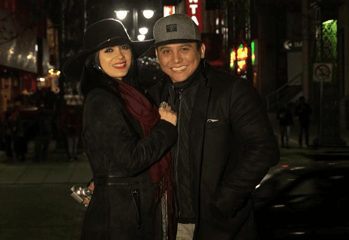 Edwin no supo decirle a Kim cuántas novias había tenido en su vida; Kim dijo que una decena y que su primer beso fue a los 15 años. Respecto a este tema, él confesó: "Fue con una niña a los 3 años, no lo recuerdo pero existe una foto de ese momento".