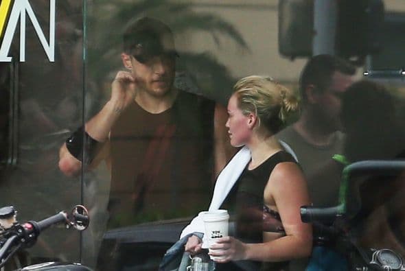 Hilary ya es una mujer soltera.