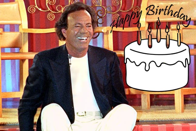 Julio Iglesias cumplió 72 años el pasado 23 de septiembre y celebramos su vida llena de éxitos con los momentos más importantes de su vida profesional y personal.