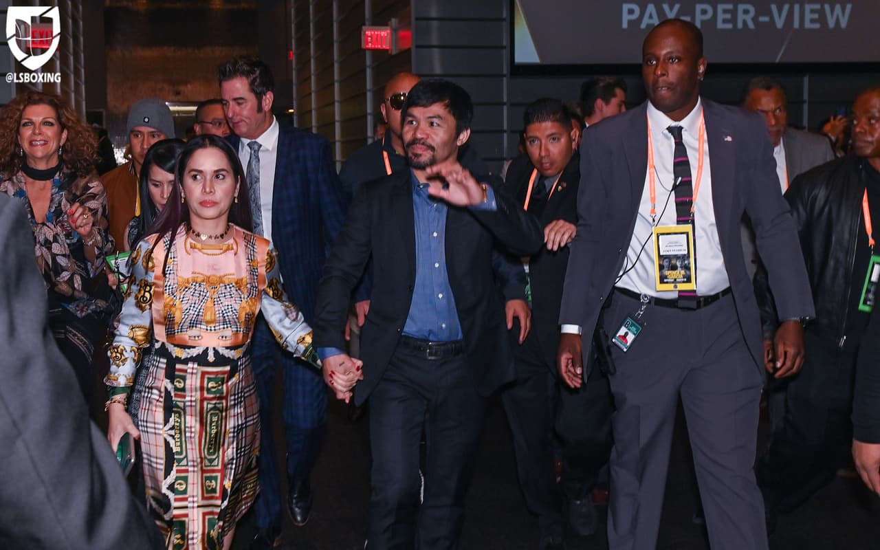 Manny entrando al recinto.