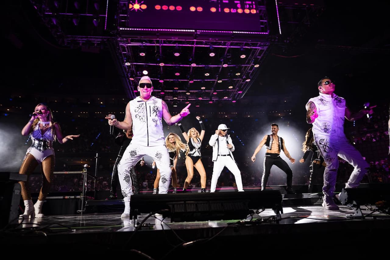 <b>Evento</b>: 90s Pop Tour
<br>
<b>Fecha</b>: 8 de febrero
<br>
<b>Lugar</b>: Gas South Arena. 6400 Sugarloaf Parkway. Duluth, GA
<br>
<b>Sitio web</b>:
<a href="https://www.gassouthdistrict.com/events/detail/90s-pop-tour">https://www.gassouthdistrict.com/events/detail/90s-pop-tour</a>
<br>
<br>Revive la década de 1990 del mejor pop mexicano con bandas y artistas como Magneto, JNS, Sentidos Opuestos, Kabah, Caló, Moenia, Lynda, Garibaldi y MDO.