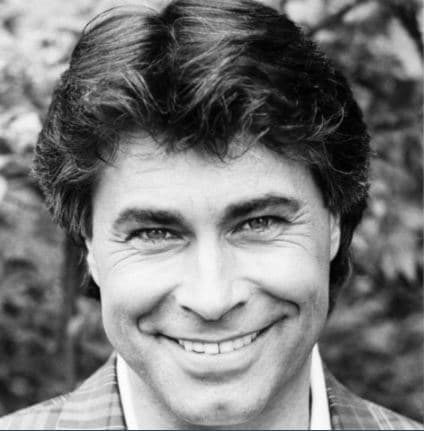 Se trata del cantante Roy Black, quien curiosamente murió en 1991, situación que -según los que "estudian" este caso-, fue solo un pretexto para justificar la ausencia del cantante que ahora tendría una nueva identidad y profesión.