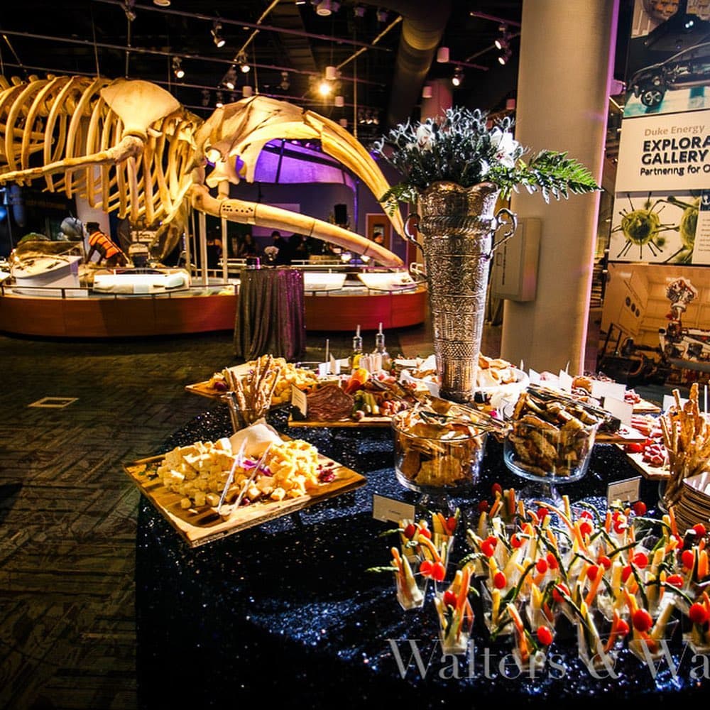 <b><a href="https://rockytopcatering.com/new-years-eve-gala/" target="_blank">New Year's Eve Gala 2022 at North Carolina Museum of Natural Science:</a></b> esta gala con todo incluido tiene cuatro pisos de comida, bares, cócteles artesanales, DJs y una banda en vivo.
