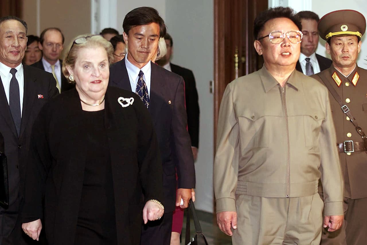 Por primera vez desde la fundación de Corea del Norte y más de cinco décadas después del fin de la Segunda Guerra Mundial, un funcionario estadounidense de alto nivel se reunió con un líder norcoreano.