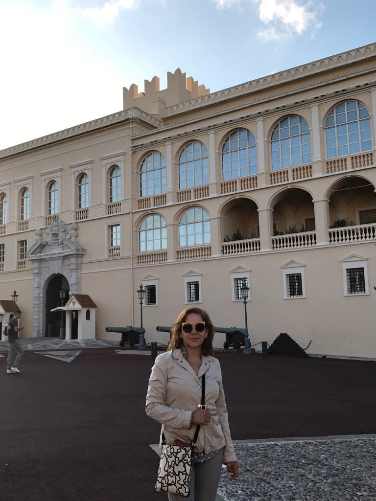 Una aventura en Mónaco. 
<br>
<br>Revive las actuaciones de Ana Bertha Espín como 'Lorena' en
<b> Vecinos</b> todos los miércoles a las 7PM/6C por Galavisión. 
<br>