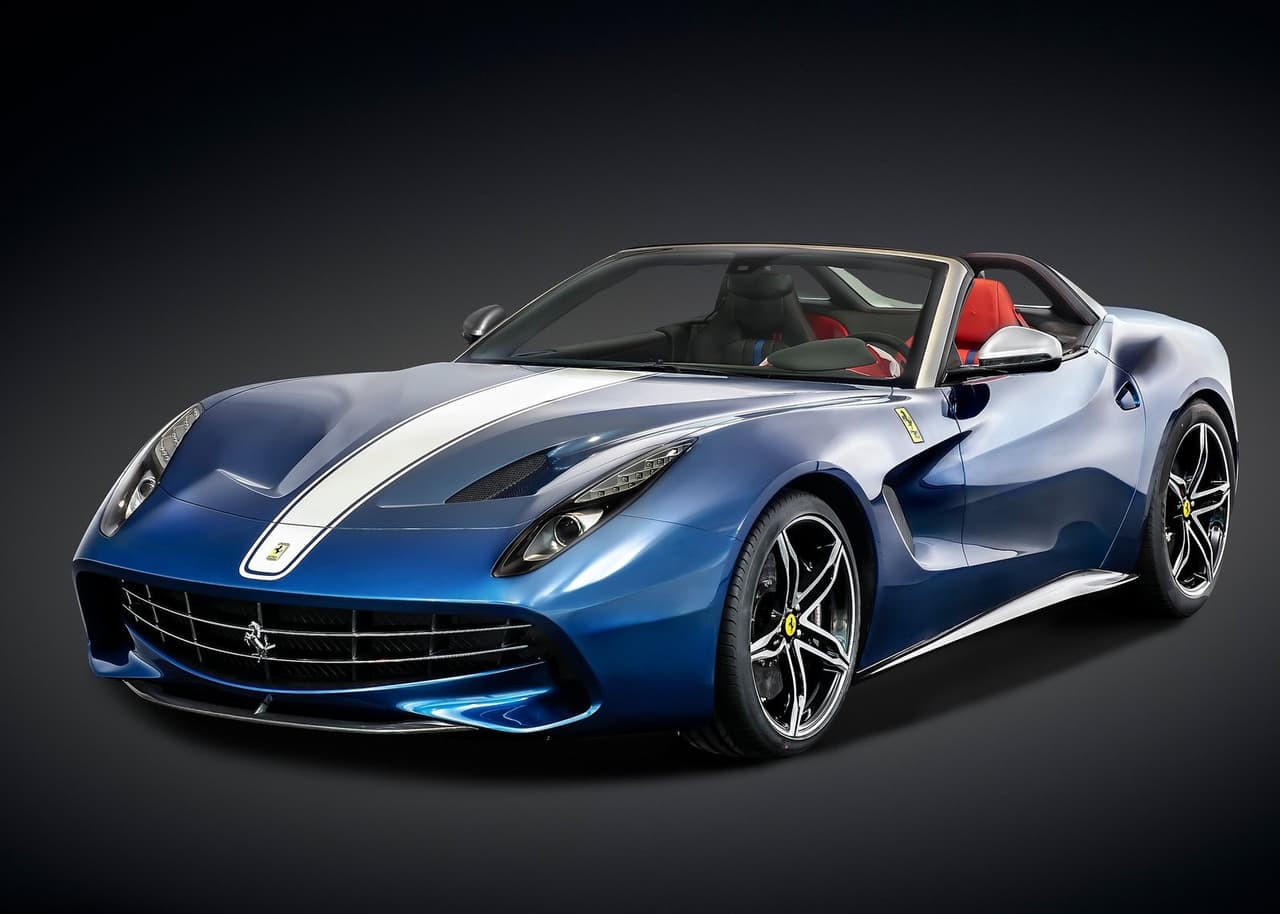 <b><h3 class="cms-H3-H3">20. Ferrari F60 América</h3></b>
<br>
<br>
<b>Precio: </b>2.6 millones de dólares
<br>
<br>Este modelo fue lanzado para conmemorar los 60 años de Ferrari en Estados Unidos. Sus colores, tanto de carrocería como de interiores, están relacionados con los de la bandera estadounidense. Monta un motor V12 de 6.2 litros con la capacidad de producir 740 caballos de fuerza. Su producción está limitada a tan solo 10 ejemplares.