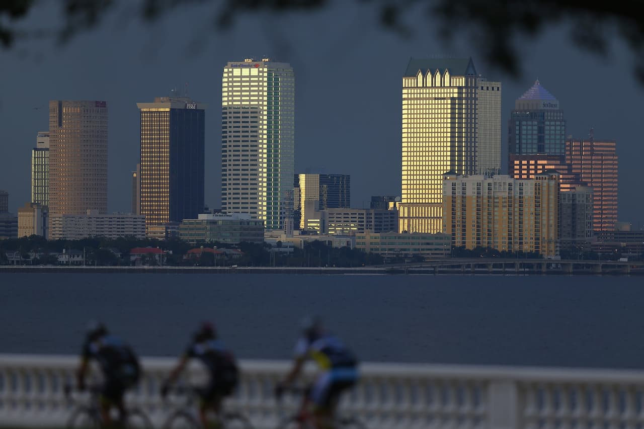 <b>1.</b> 
<b>TAMPA, Florida.</b> Esta ciudad de la costa oeste del estado del Sol se impuso al resto de manera clara, sacándole a la segunda una diferencia de casi 5 puntos. Un clima agradable durante todo el año, parques, playas y una vida cultural cada vez más activa han hecho de este destino uno de los más apetecibles para los compradores de una primera vivienda. Además, cuenta con una fuerte comunidad hispana, que supera el 23% de la población.