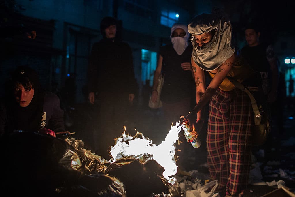 La protesta violenta se prolongó hasta horas de la noche