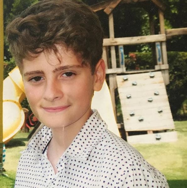 Aunque se parece mucho a su papá, su cabellera rubia y algunos rasgos de su cara, como la forma de la nariz, son iguales a los de la actriz.