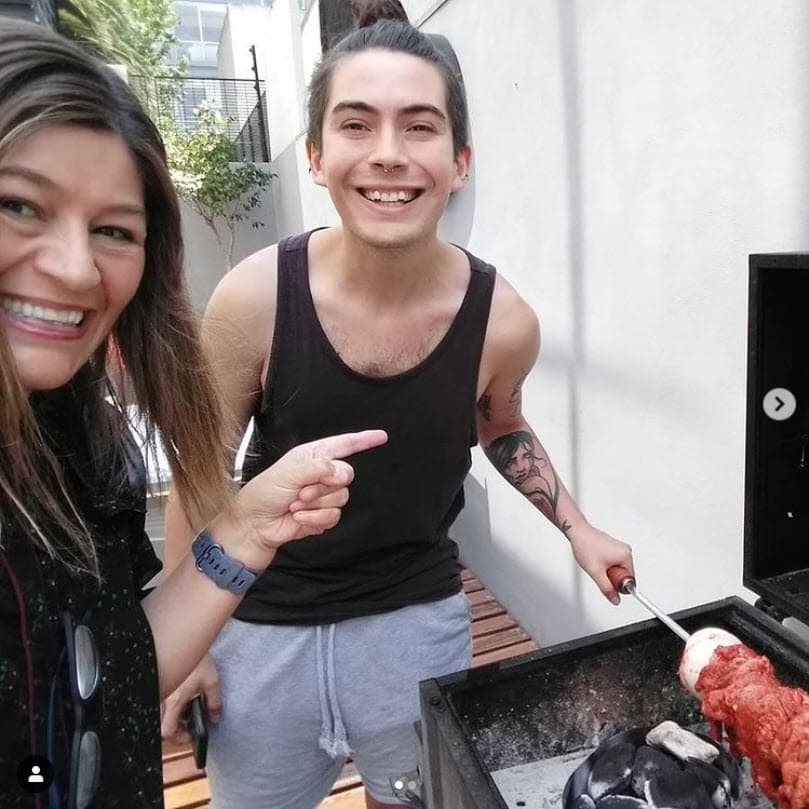 Ante los comentarios, Figueroa publicó un comunicado de prensa para desmentir las acusaciones que la involucran a ella y a su hijo de 26 años: "Acepto que no estén de acuerdo con mis opiniones, pero no se vale aprovechar la confusión para calumniar a mi familia. Gracias por leerme", es el mensaje que acompaña al documento.
<br>