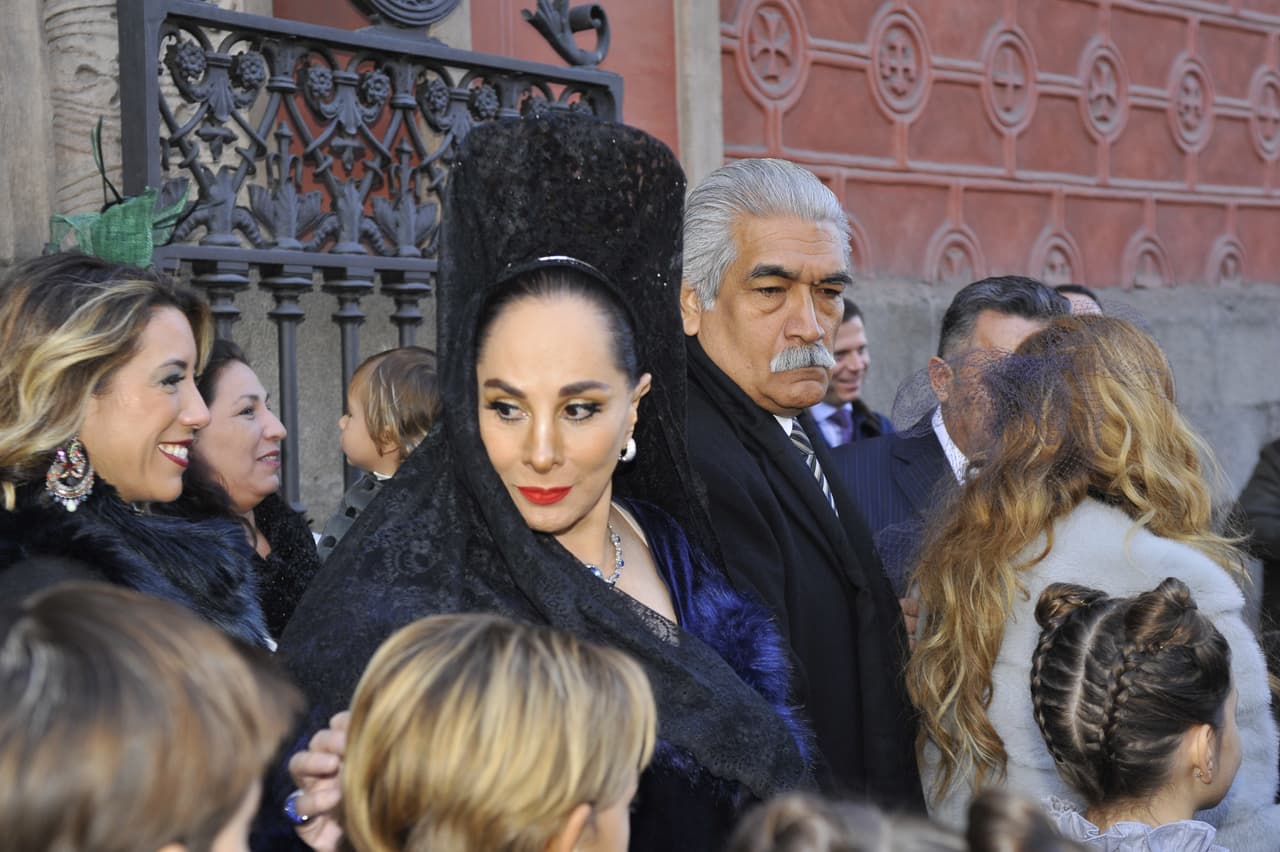 Susana Dosamantes, guapa y contenta tras el enlace matrimonial del más pequeño de sus dos hijos.