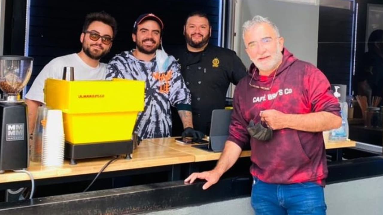 Hijos de Vicente Fernández Jr. responden por qué decidieron inaugurar su negocio con su abuelo hospitalizado