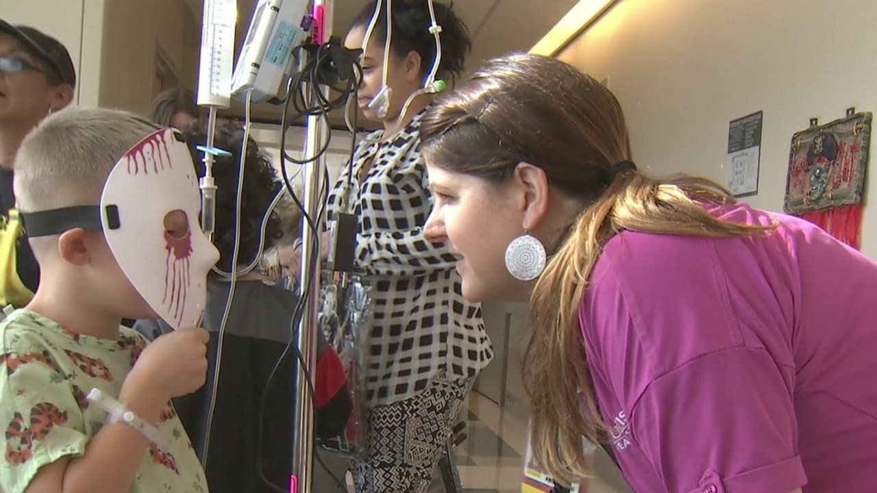 En el Hospital Infantil de UC Davis se celebró por adelantado el 'Halloween'