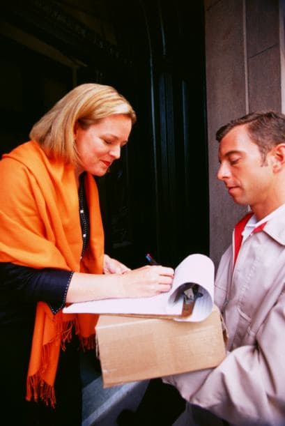 Si usted no recibe su envío el tiempo, consulte con la empresa de origen y confirmar la entrega. Si el artículo fue entregado y que no lo recibió, denuncie el robo o pérdida a la empresa donde hizo la compra y a la empresa de envíos.