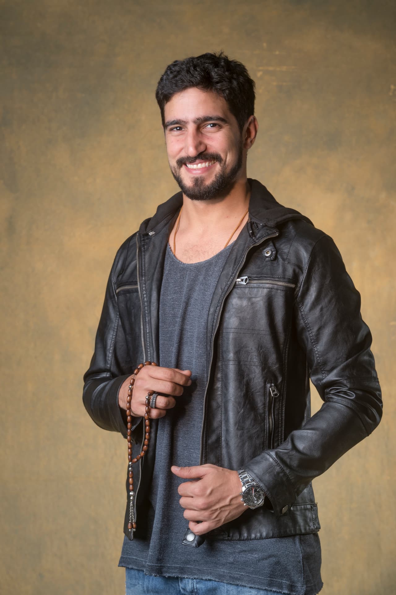 Renato Góes llega a UniMás como protagonista de Huérfanos de su Tierra, conoce su trayectoria