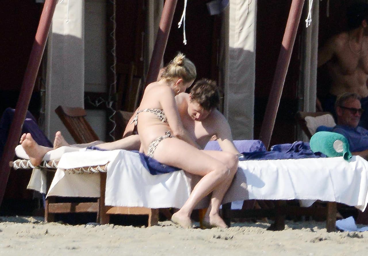 Los paparazzi captaron a la modelo Kate Moss gozando de unas vacaciones Venecia.