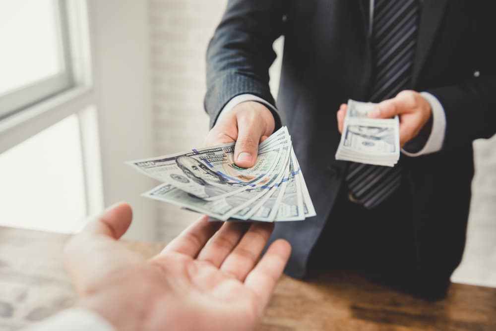 Las comunicaciones estarán muy favorecidas, el mes Cáncer te ayudará a poner en tu boca las palabras adecuadas, y debido esa intuición vas a mirar más dentro del corazón de las personas y no en la parte externa. Viene un movimiento económico que te ayudará a salir de una gran deuda que te tenía con un fuerte dolor de cabeza.
<br>