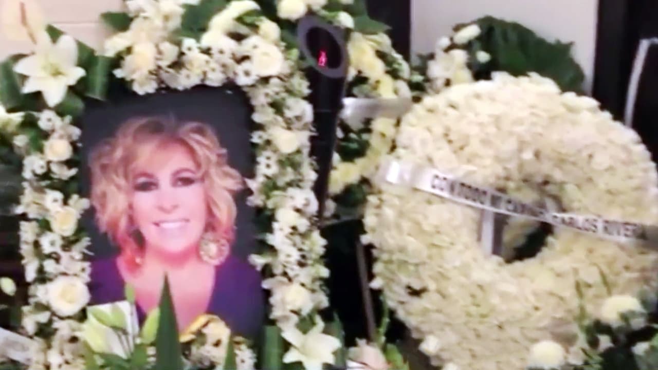 Varios famosos publicaron mensajes de asombro y condolencias en redes sociales desde que se dio la noticia de su fallecimiento. Por la noche se llevaron a cabo los servicios funerarios hasta donde arribaron estrellas como Maribel Guardia y Lucía Méndez, entre otras figuras. 
<br>