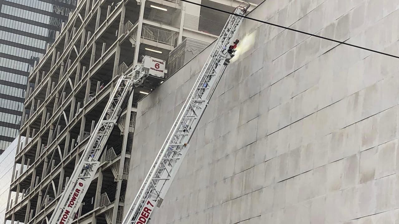 Un bombero resultó herido pero se encuentra estable.