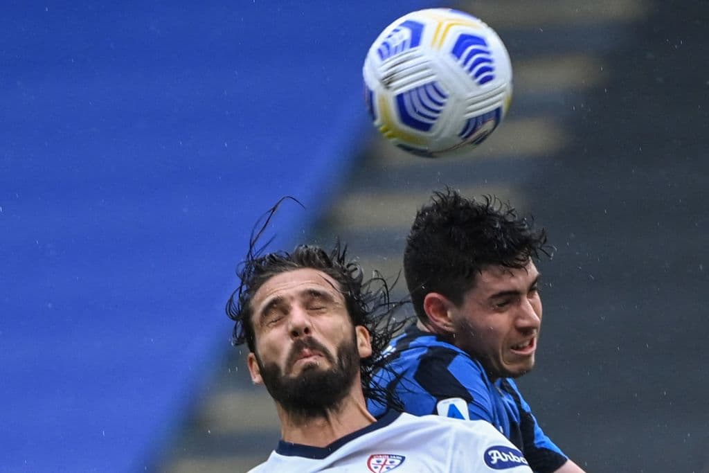 El Inter se lleva la victoria ante Cagliari por la mínima y ya suma 11 victorias al hilo y 14 partidos sin ver la derrota en la Serie A, colocándolo como superlíder y acercándose cada vez más al Scudetto. El gol fue por parte de Matteo Darmian al minuto 77 del encuentro.