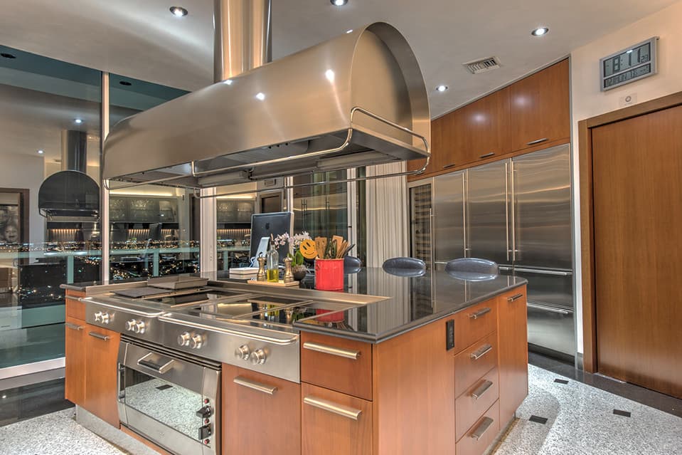 La cocina es ultra moderna.