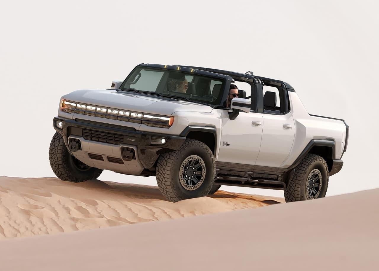 <h3 class="cms-H3-H3"><b>GMC Hummer EV 2022 </b></h3>
<br>
<br>El segmento de las camionetas pickups eléctricas también recibirá a la GMC Hummer EV 2022, la primera camioneta con este tipo de propulsores en el portafolio de General Motors y con la que además revive uno de los nombres más emblemáticos de la industria. Estará disponible en cuatro variantes: 2, 2X, 3X y Edition 1. Esta última tiene un precio inicial de 112,595 dólares.
<br>
<br>
<b>Relacionado:</b> 
<a href="https://www.univision.com/carros/gmc-hummer-ev-2022-la-primera-camioneta-electrica-de-general-motors-fotos"><u>GMC Hummer EV 2022: la primera camioneta eléctrica de General Motors</u></a>