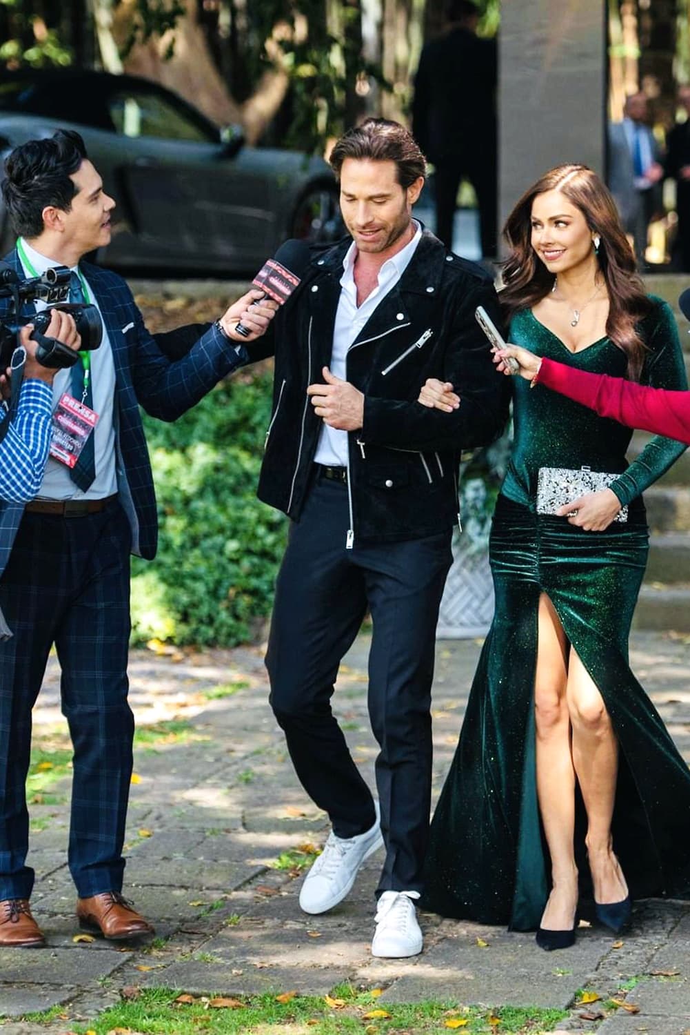 "
<b>Sebastián Rulli es un tipazo</b>, una persona súper educada, súper correcta, dedicado a su trabajo, en lo poco que lo he conocido, predomina un ambiente de respeto y camaradería", contó Hugo Catalán.