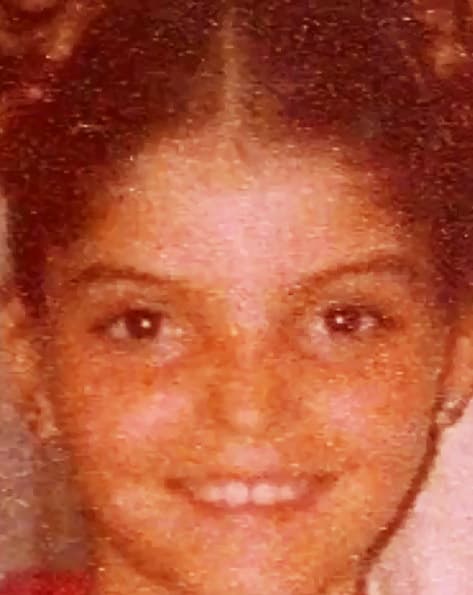 La actriz compartió la noticia con sus fans a través de Instagram junto con fotografías de cuando era pequeña, pues considera que con esta cirugía otra vez luce como una niña.