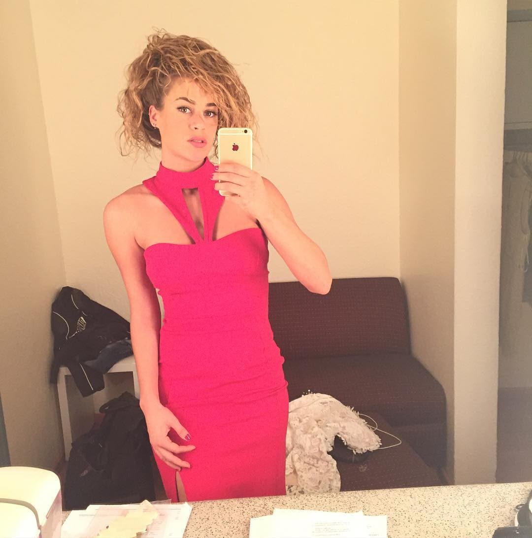 Fuera de los sets de grabación es dulzura y luz.