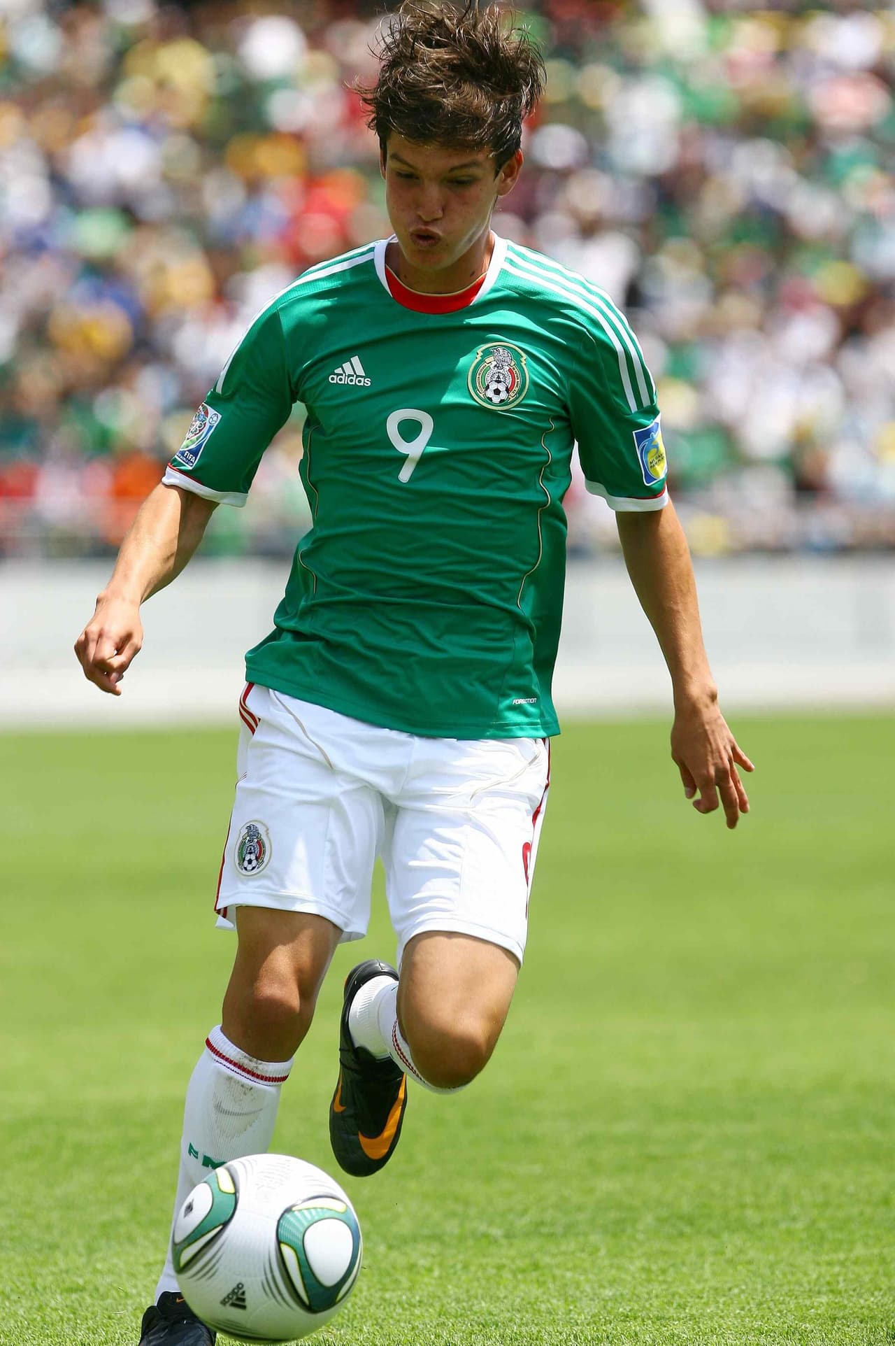 Carlos Fierro - Medio Derecho.