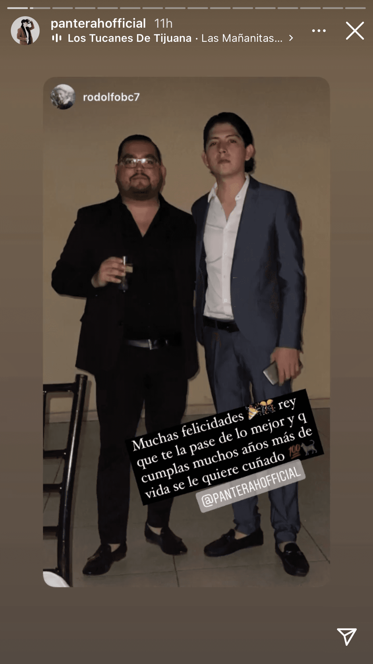 Pero al parecer, también le llegaron fuertes críticas por 'celebrar' de esa manera su cumpleaños,
<b><a href="https://www.univision.com/entretenimiento/celebridades/jorge-valenzuela-y-otros-famosos-que-murieron-en-accidentes-automovilisticos-fotos">a menos de un mes del fatal accidente</a></b> en el que murió quien sería su prometida.
<br>