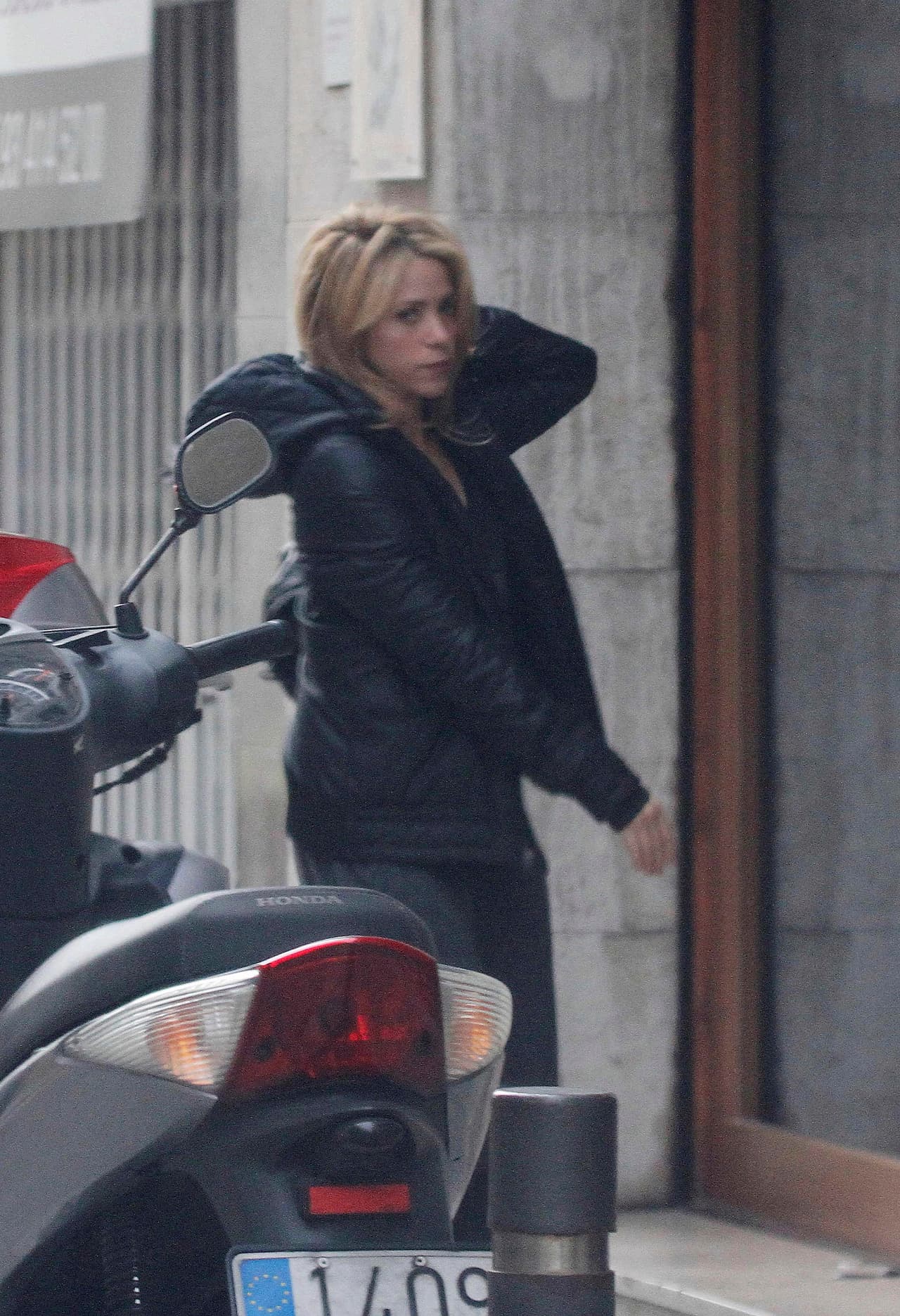 Shaki acudió a una cotizada clínica de belleza en la cual se tardo horas.