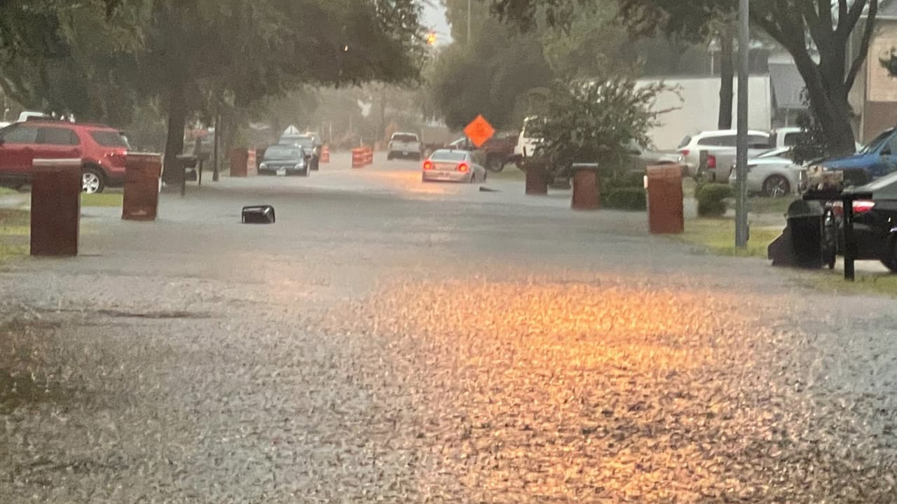 Emiten aviso de inundaciones repentinas para varios sectores de Houston y ciudades aledañas