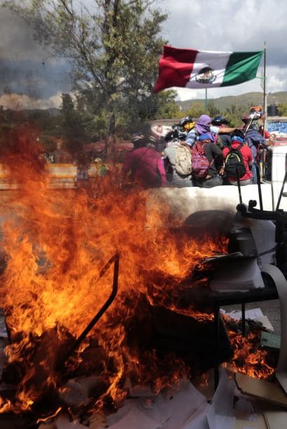 Los manifestantes también se trasladaron a la Contraloría Interna de la Secretaría de Educación.