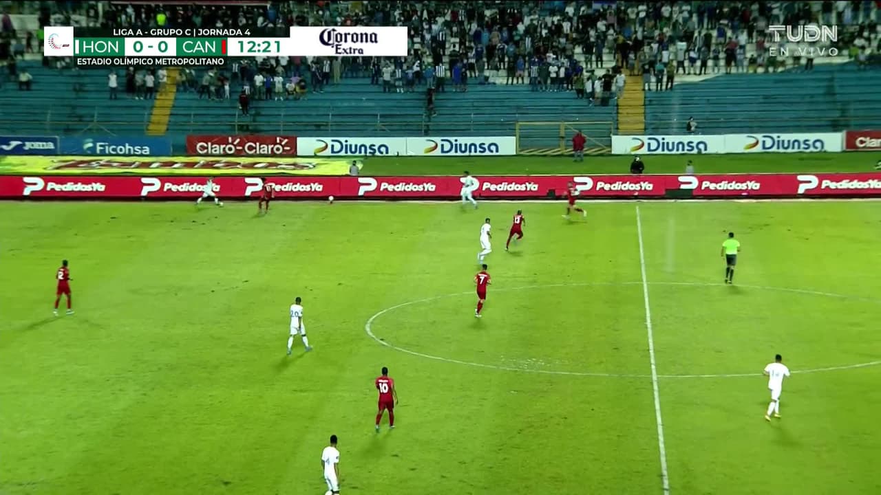 ¡TIRO ATAJADO! disparo por Junior Hoilett.