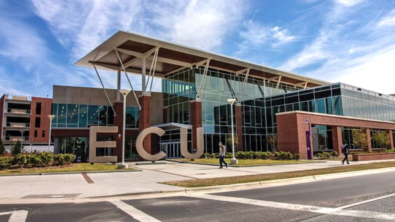 East Carolina University suspende las clases presenciales tras reportar más de 300 casos de coronavirus