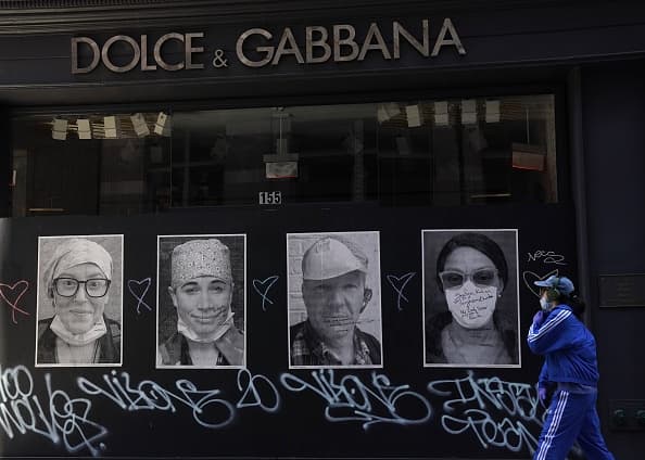 Las reuniones al aire libre como el 4 de julio se podrán llevar a cabo, pero los funcionarios locales y de salud pública trabajarán en la logística de las celebraciones.