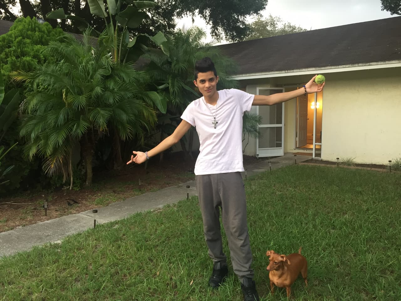 El cubano es un amante de los animales y no lo esconde. Sus dos grandes amores son Kiara y Nena. ¿Quién no se enamora de estas dos bellezas?