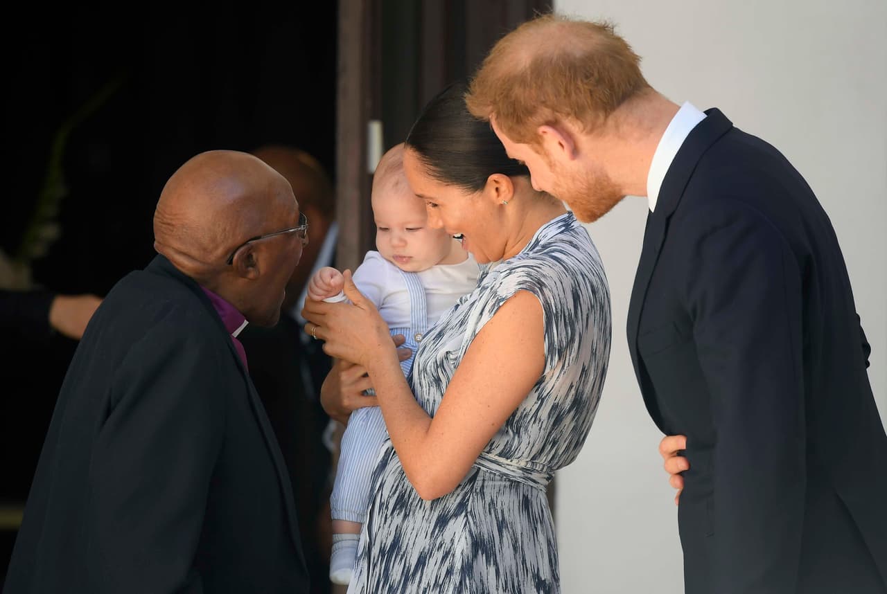 Meghan Markle llamó cariñosamente a su hijo 'Bubba' cuando estaban sentados con sus anfitriones tomando el té, según informó la revista 
<a href="https://www.townandcountrymag.com/society/tradition/a29240798/meghan-markle-archie-nickname-bubba/" target="_blank">Town&Country</a>.